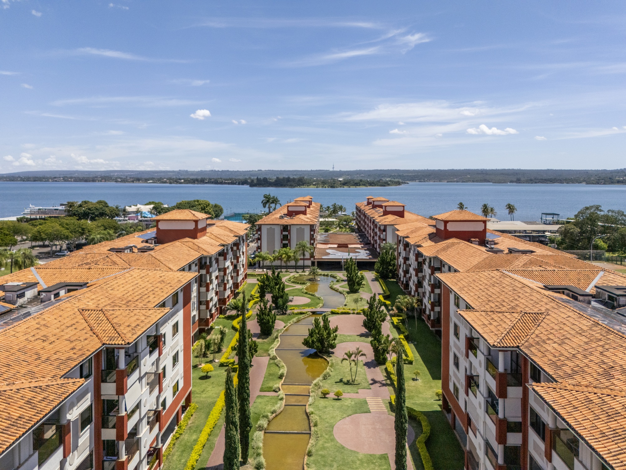 Vista aérea do Lake Side com Lago Paranoá